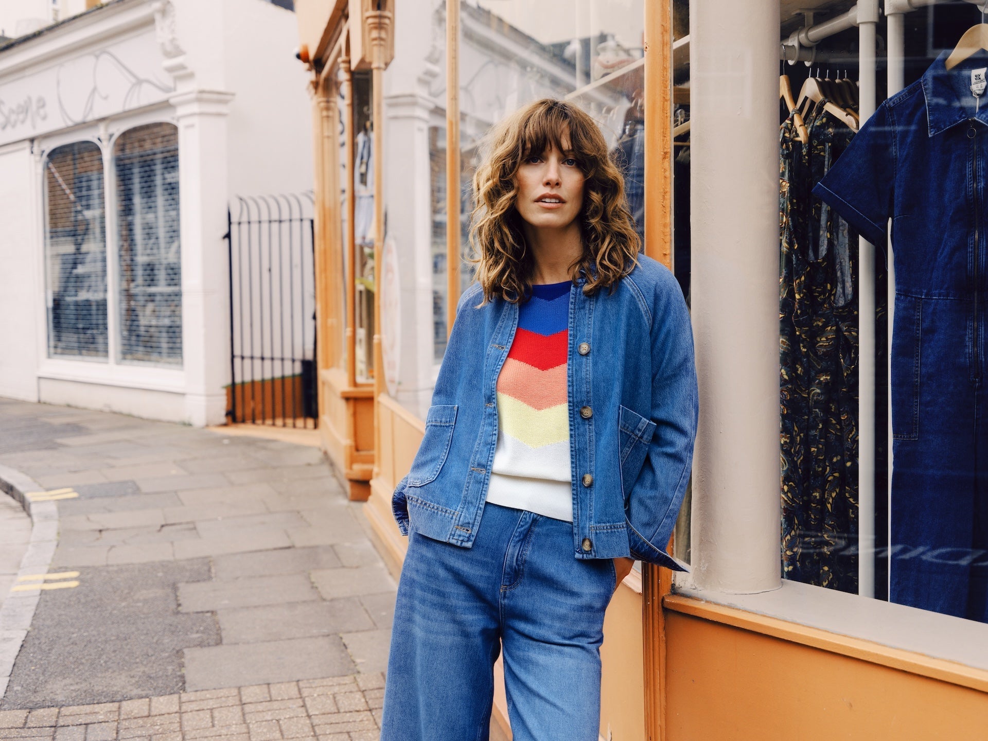 how to dress modern retro How to Mix Vintage with Modern Fashion