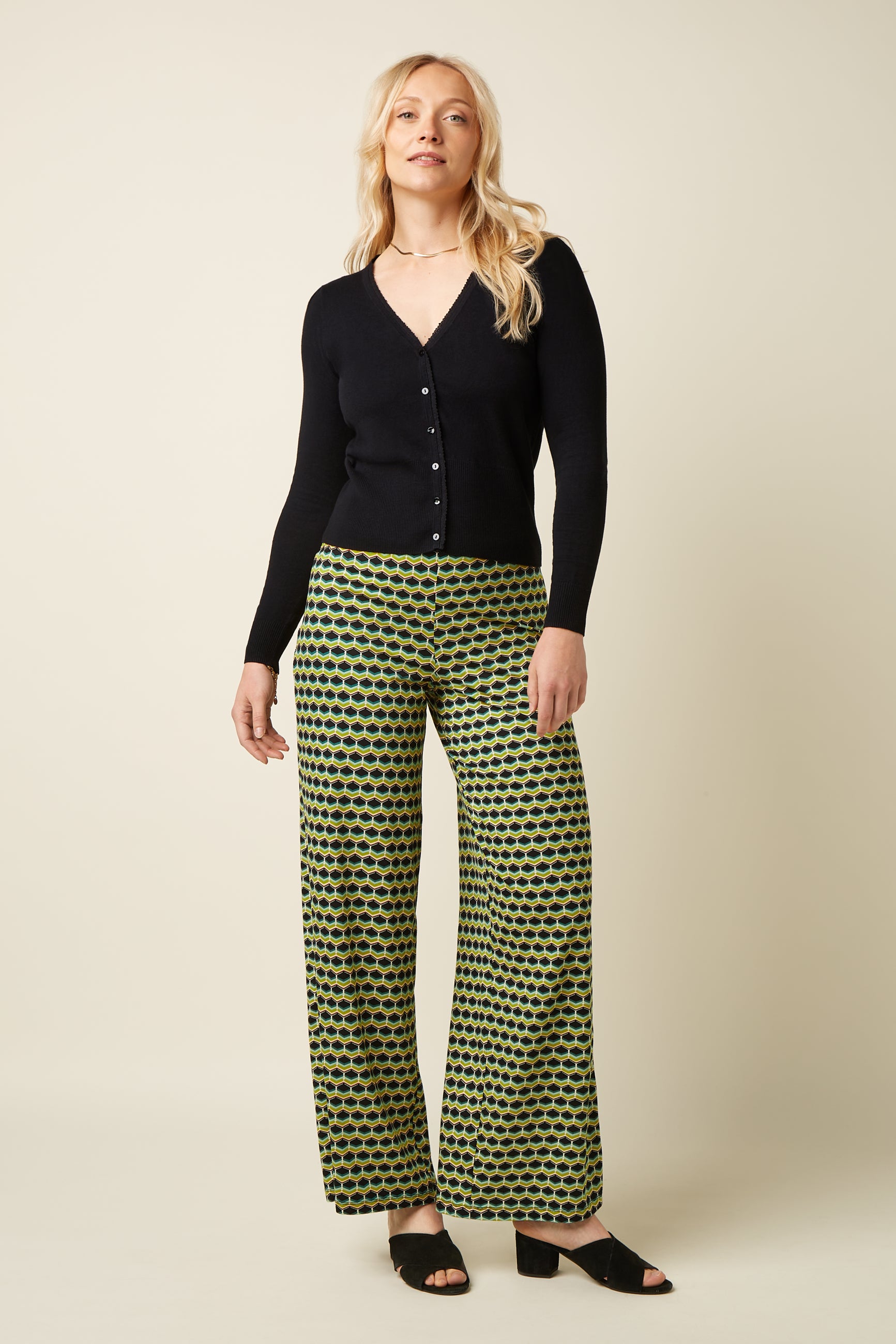 Cardi V Cocoon - Black