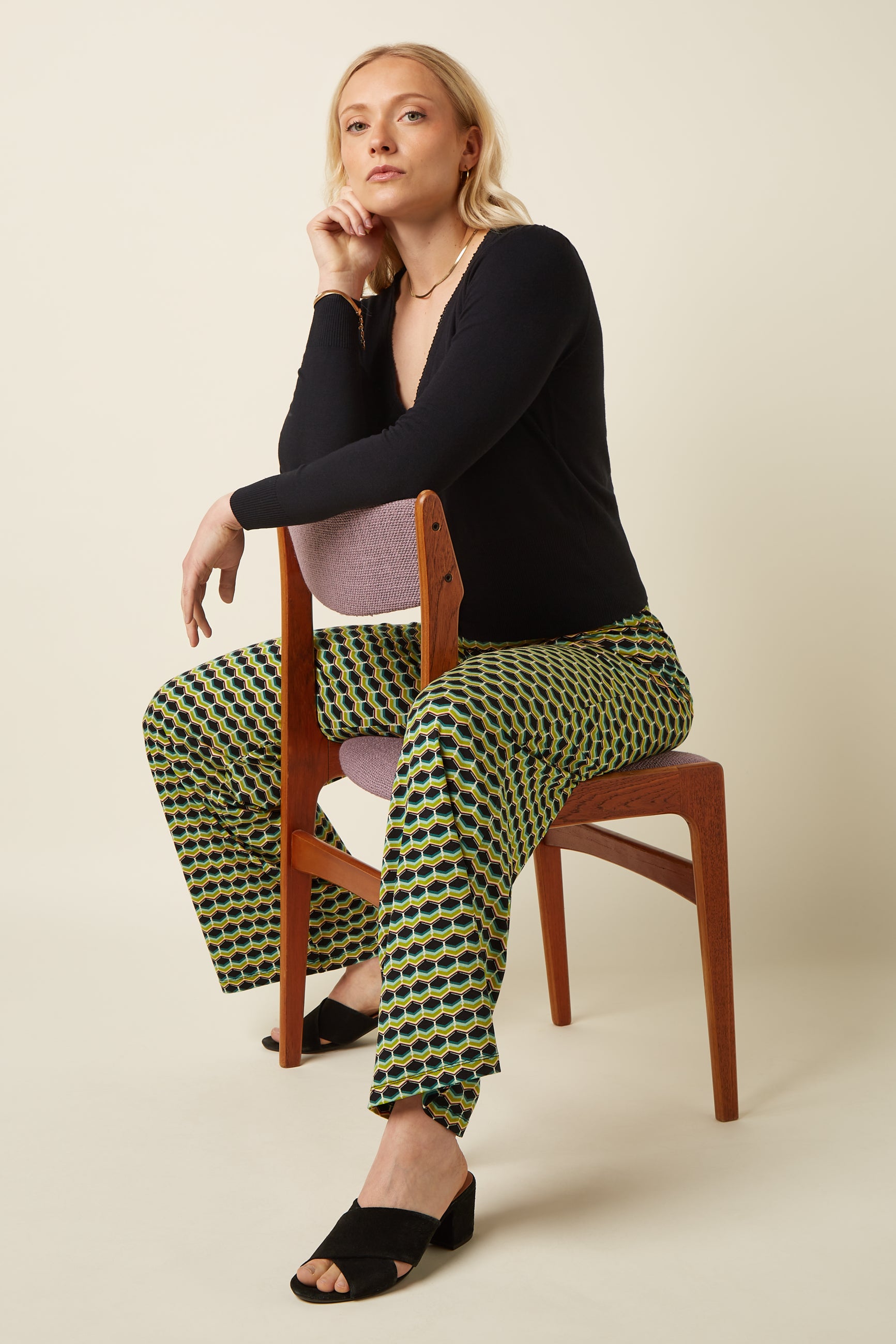 Cardi V Cocoon - Black