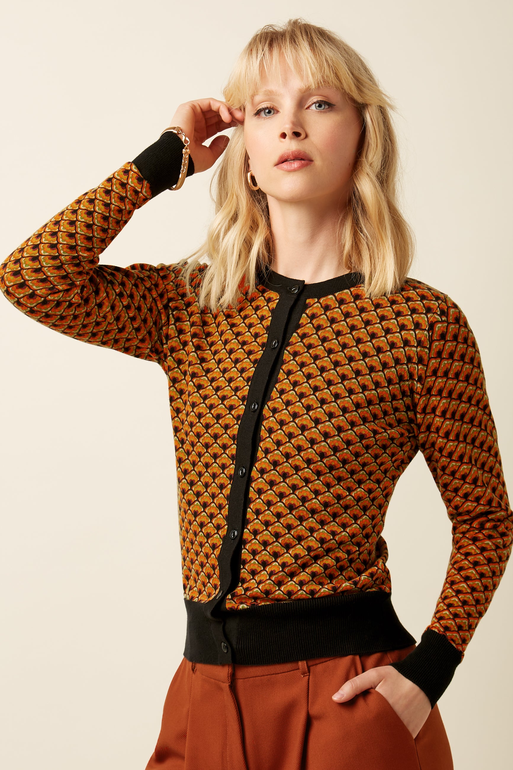 Cardi Roudnneck Frio